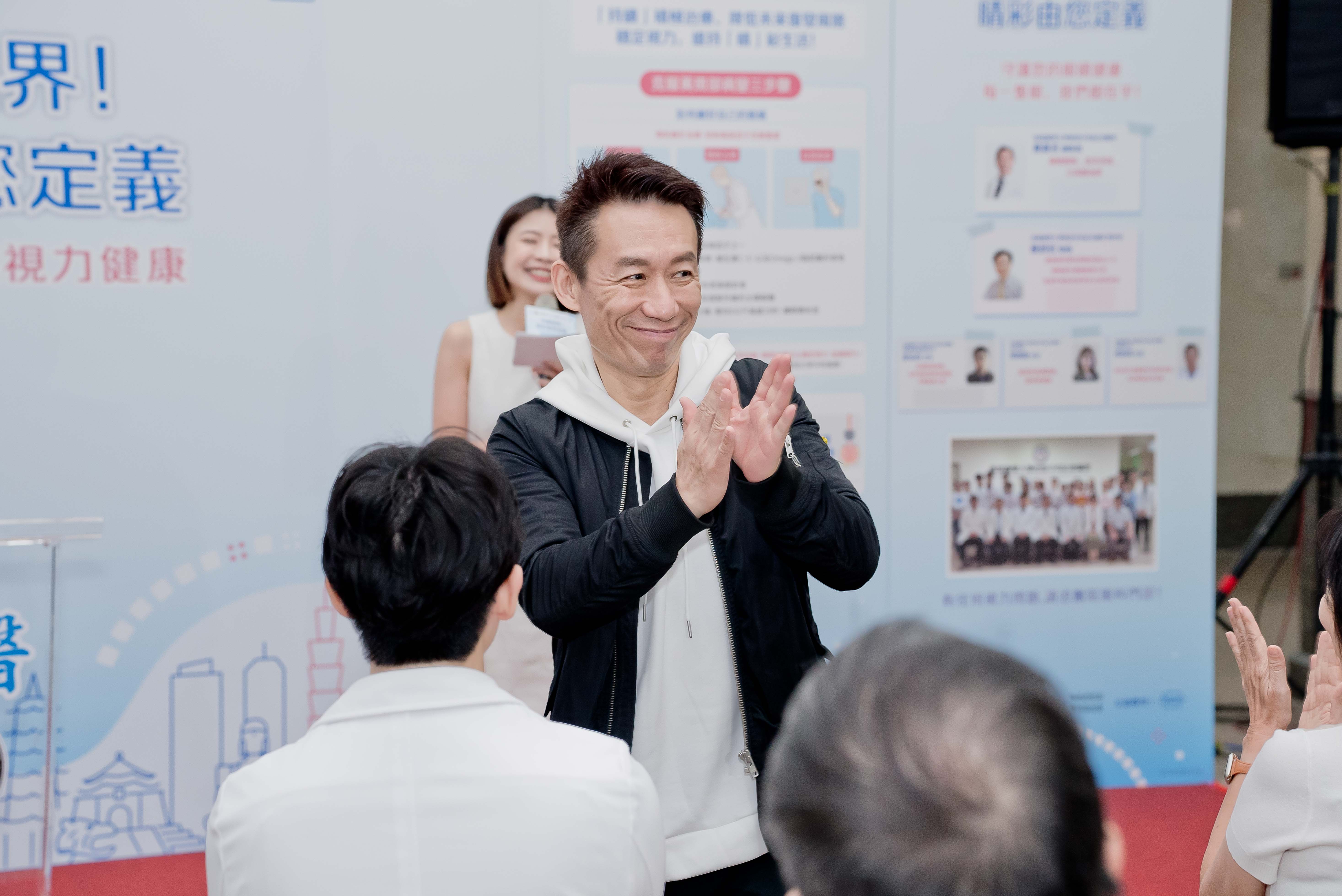 &#xFF15;旬婦誤把黃斑部病變當老花 洗頭意外揪...