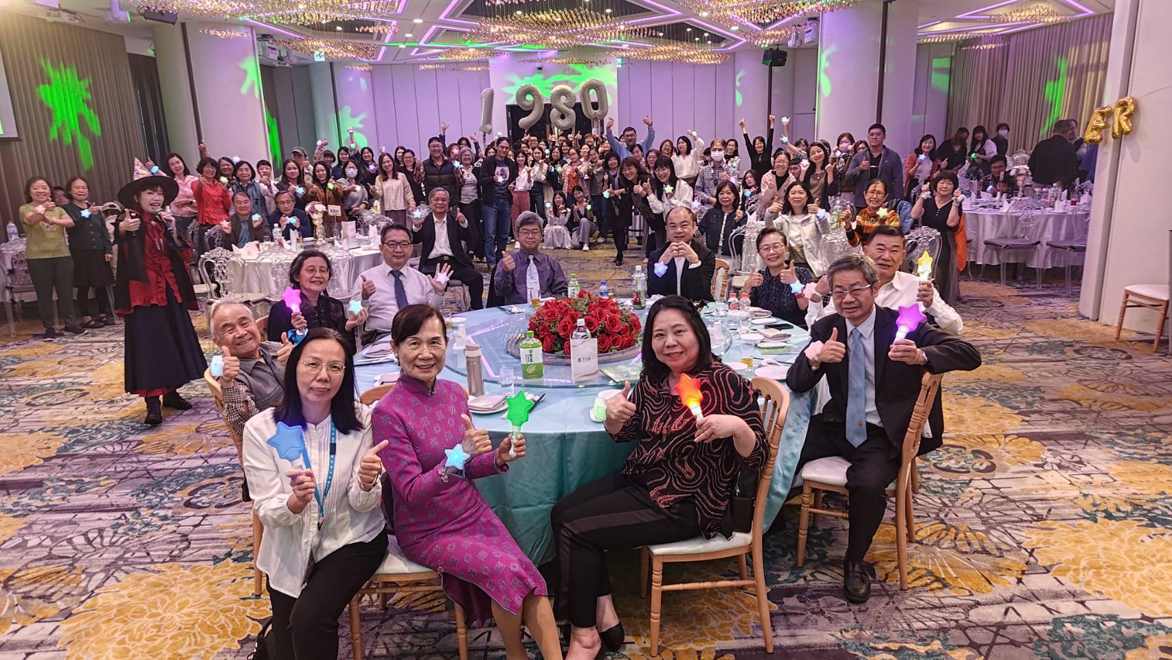 &#x300C;1980 溫暖5限&#xFF0E;心1不變&#x2764;&#x300D;致敬...