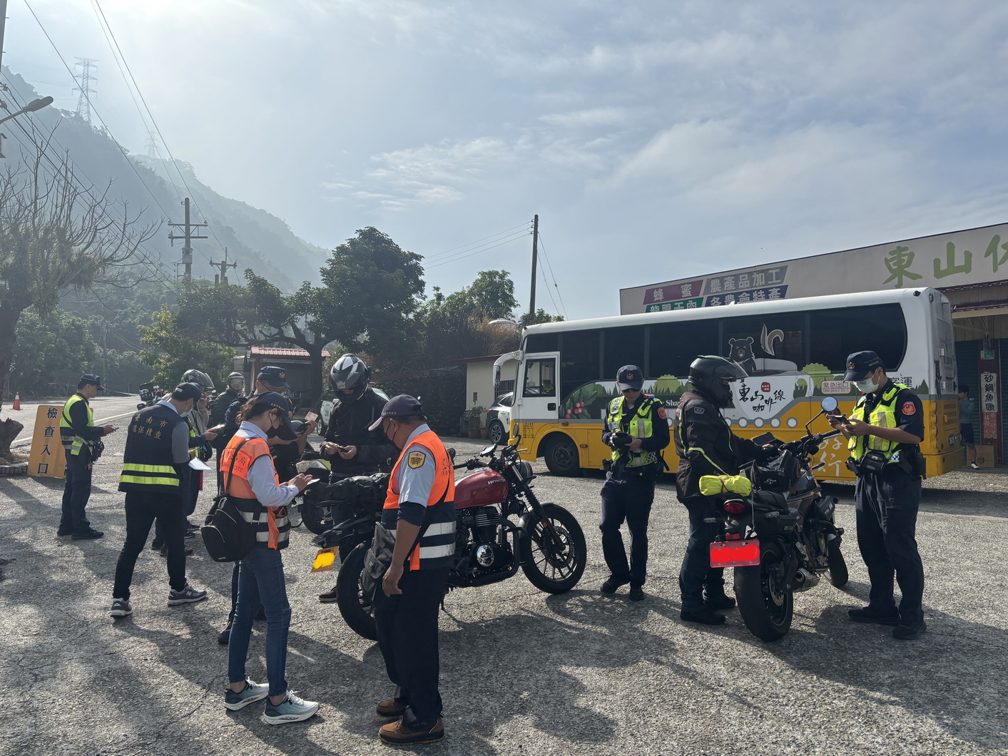 台南東山白河採果泡湯冬遊趣！白河警環監...