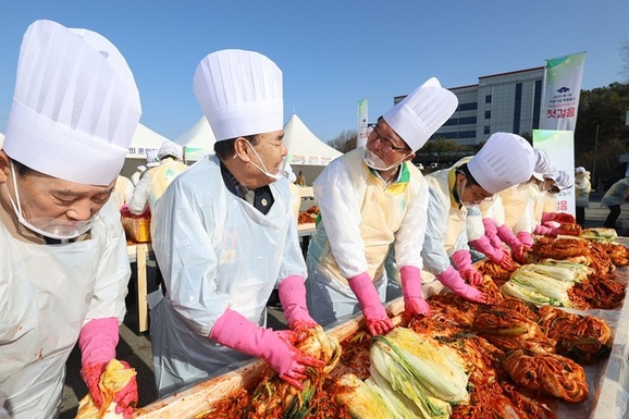 新天地領悟真理話語的5,200名結業生...
