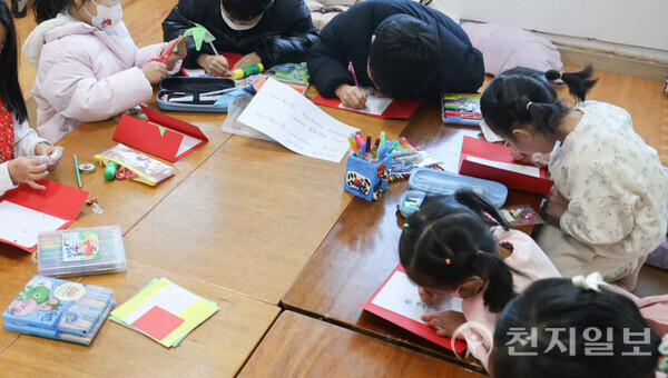 「以神的心懷抱孩子、播下愛的幼年會」新...