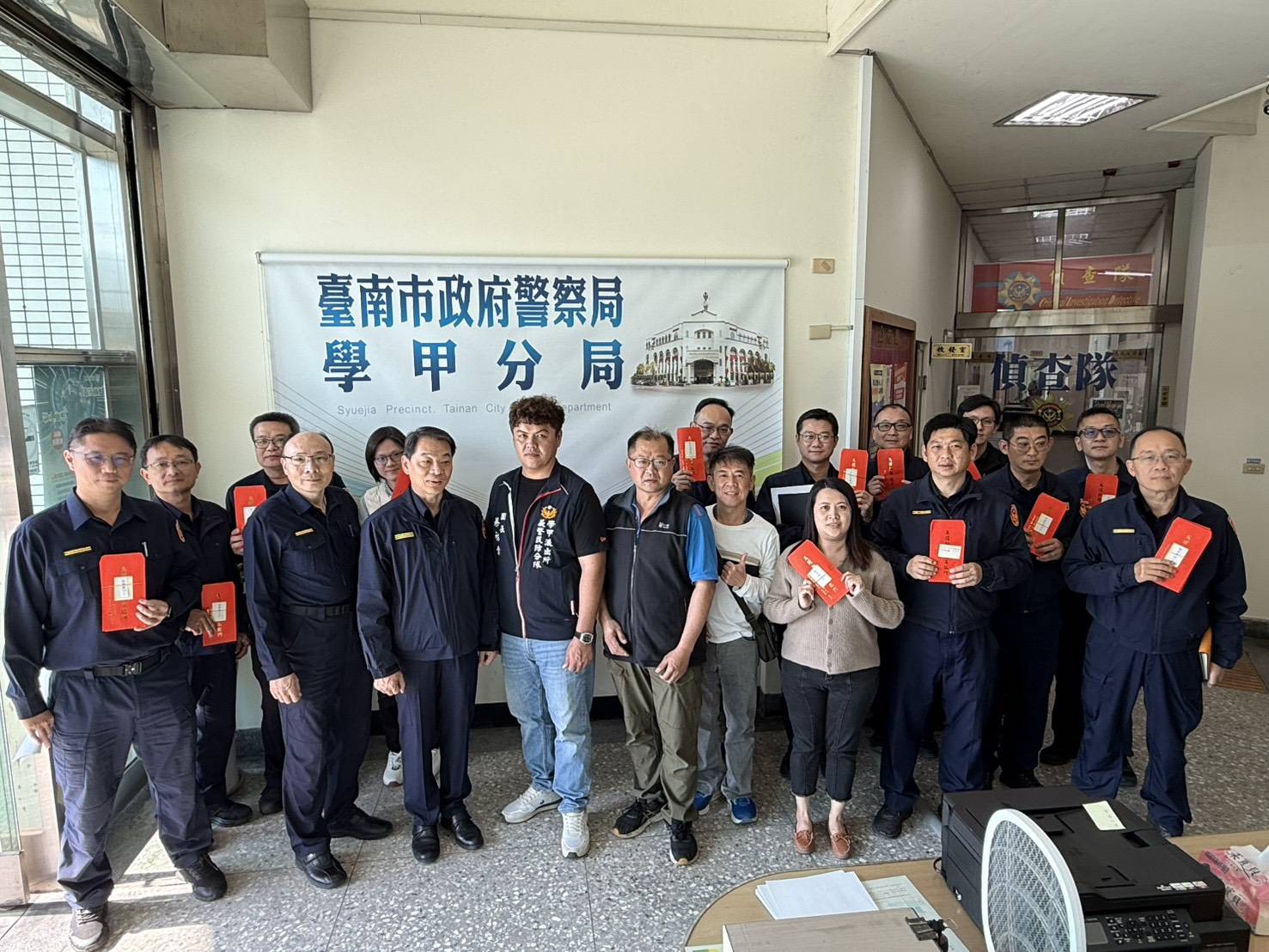 學甲警友辦事處到學甲分局發紅包！慰勞春...