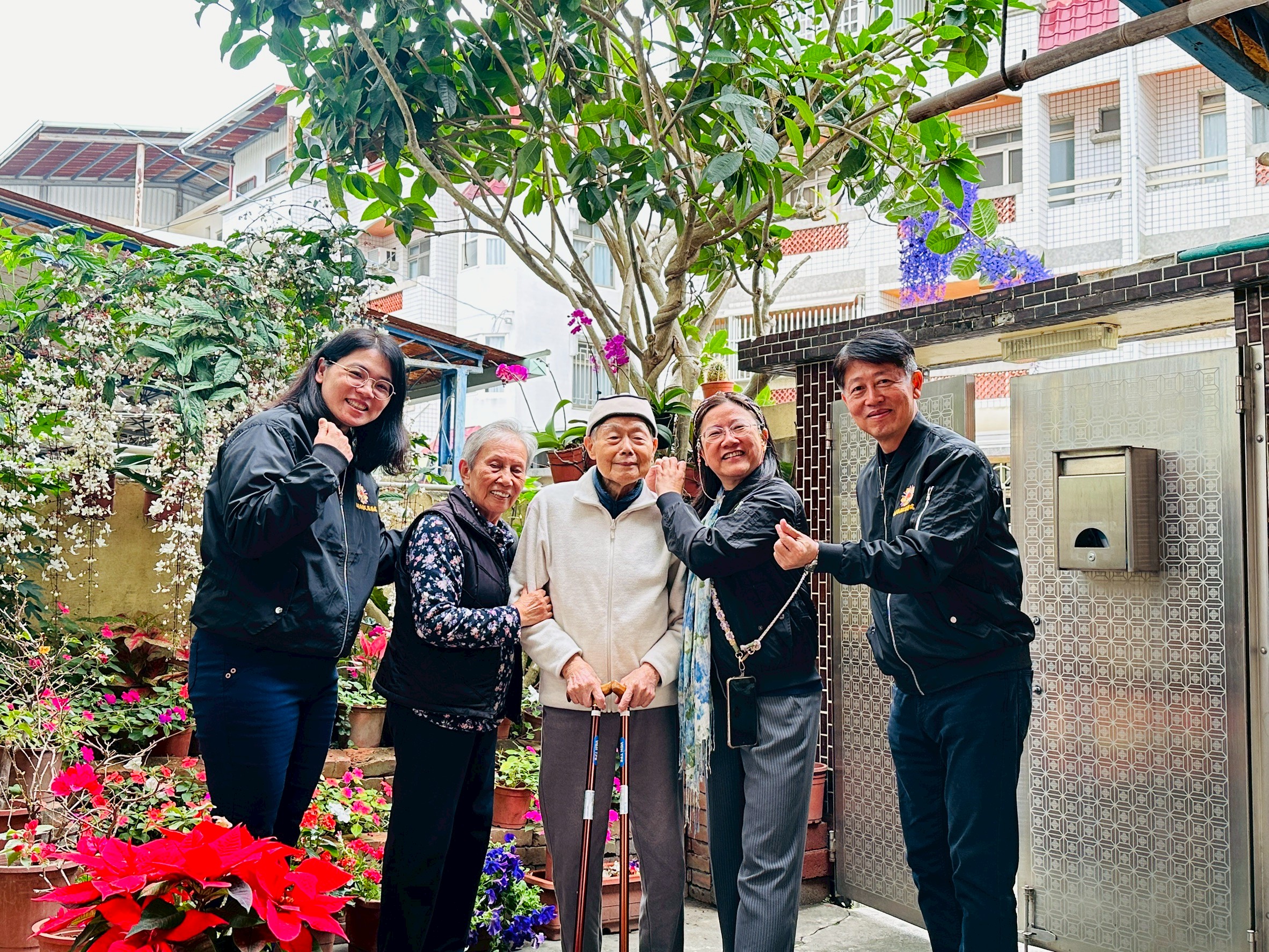 開朗樂活榮民人瑞羅伯伯百歲祝壽