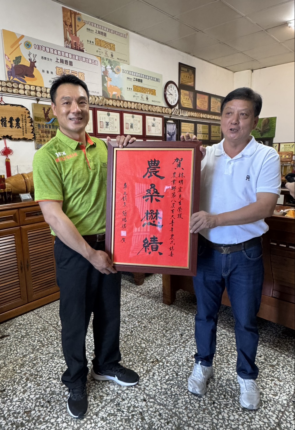 林明宏榮獲農業部第八屆百大青年農民 草...